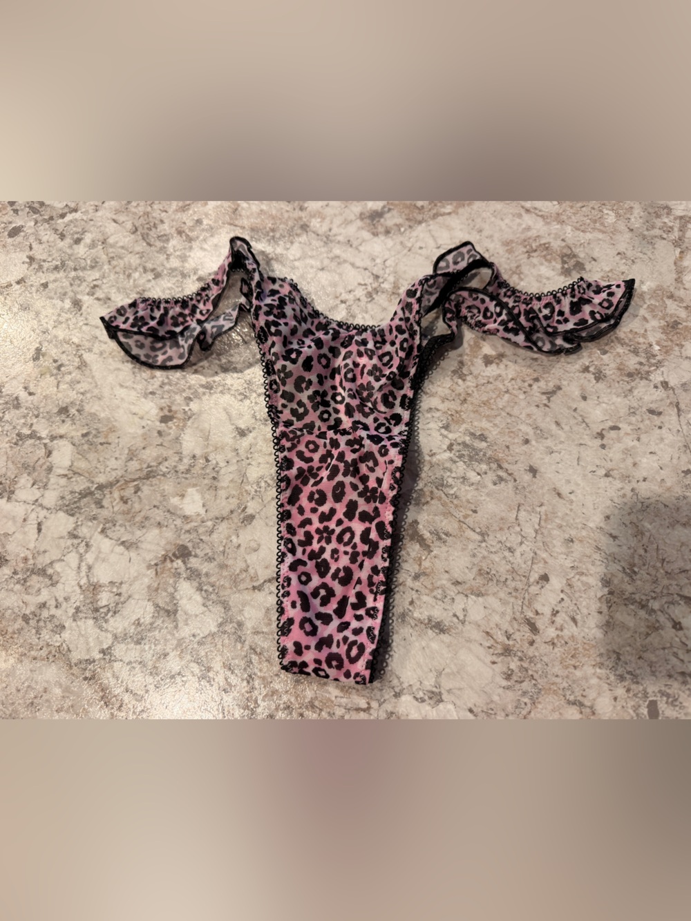 VS PINK WINK Flutter Thong Panty NWT Large Leopard